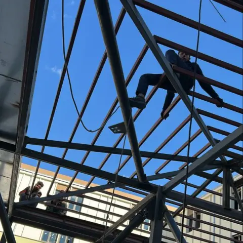Çelik çatı karkası, alttan görünüm