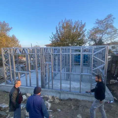 Hafif çelik duvar panellerinin montajı