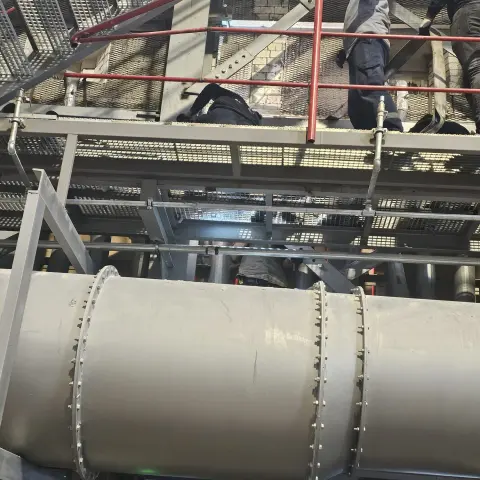 Korkuluklu çelik yürüme yolu ve ızgara döşeme