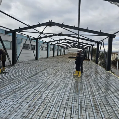 Trapez sac üzerine hasır donatılı kompozit döşeme