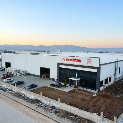 Demirtaş fabrikası ve açık stok sahası, havadan görünüm