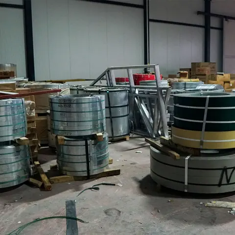 Hammadde alanında dilinmiş galvanizli rulo saclar