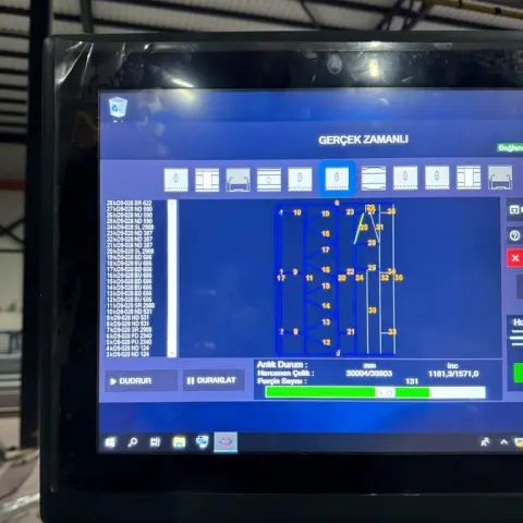 Roll-form makinesinin dokunmatik kontrol ekranı