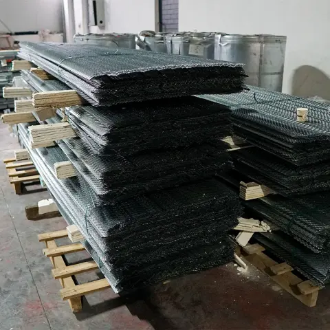 Genleştirilmiş metal levha istifleri ve rulo sac