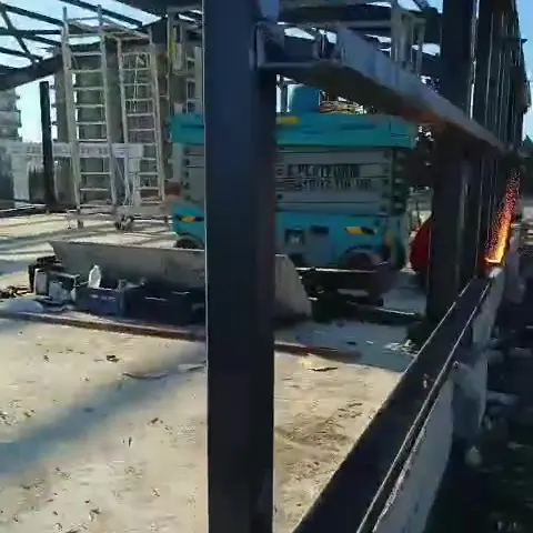 Çelik sundurma şantiyesinden saha turu