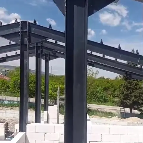 Çelik çerçeve montajından kısa görüntü